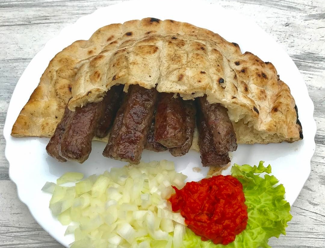 Cum se fac micii sarbesti. Diferentele fata de reteta romaneasca