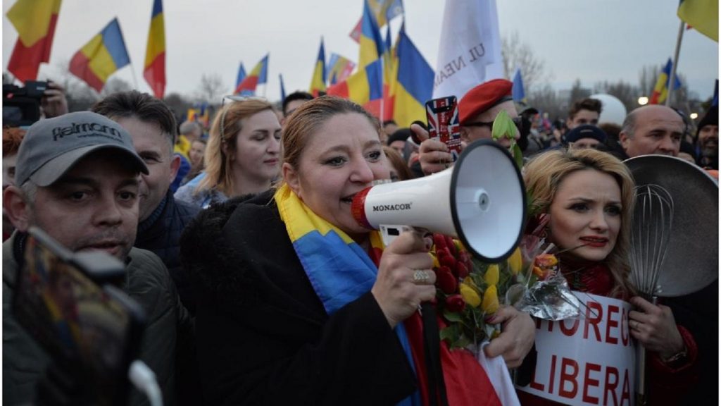 Diana Şoşoacă scoate românii în stradă. Senatoarea vrea protest, în toată ţara. „Nici moartă nu tac”