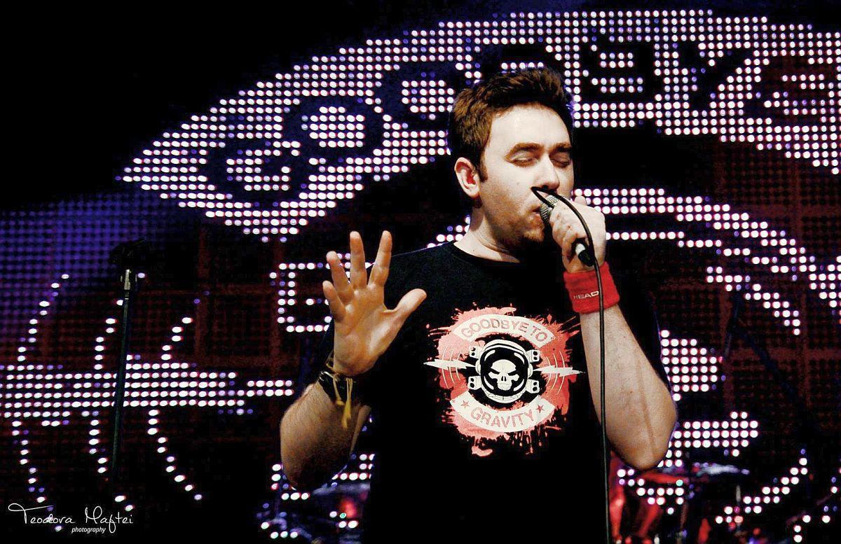 Andrei Găluț susținea un concert alături de trupa sa, Goodbye to Gravity, când s-a produs incendiul de la Colectiv