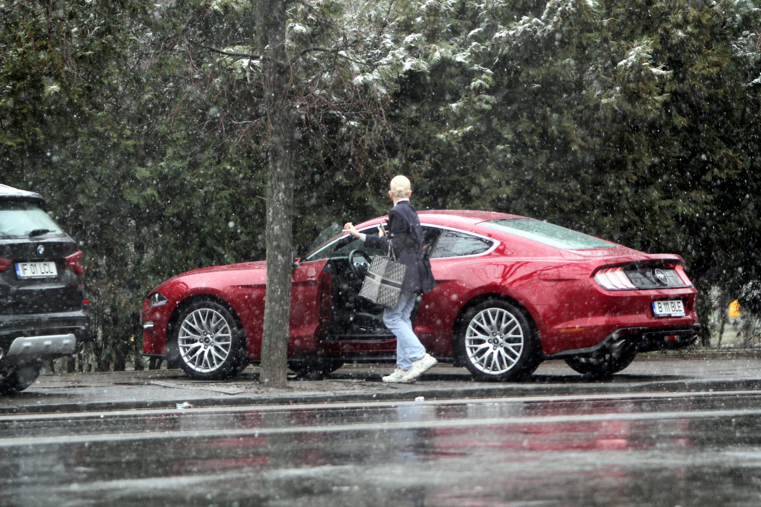 Ce a facut Lidia Buble dupa anuntul ca Razvan Simion are o noua relatie. Nu a mai tinut cont nici de ninsoarea de afara FOTO EXCLUSIV