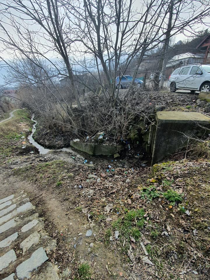 Imagini deprimante in zona din jurul Bojdeucii lui Ion Creanga