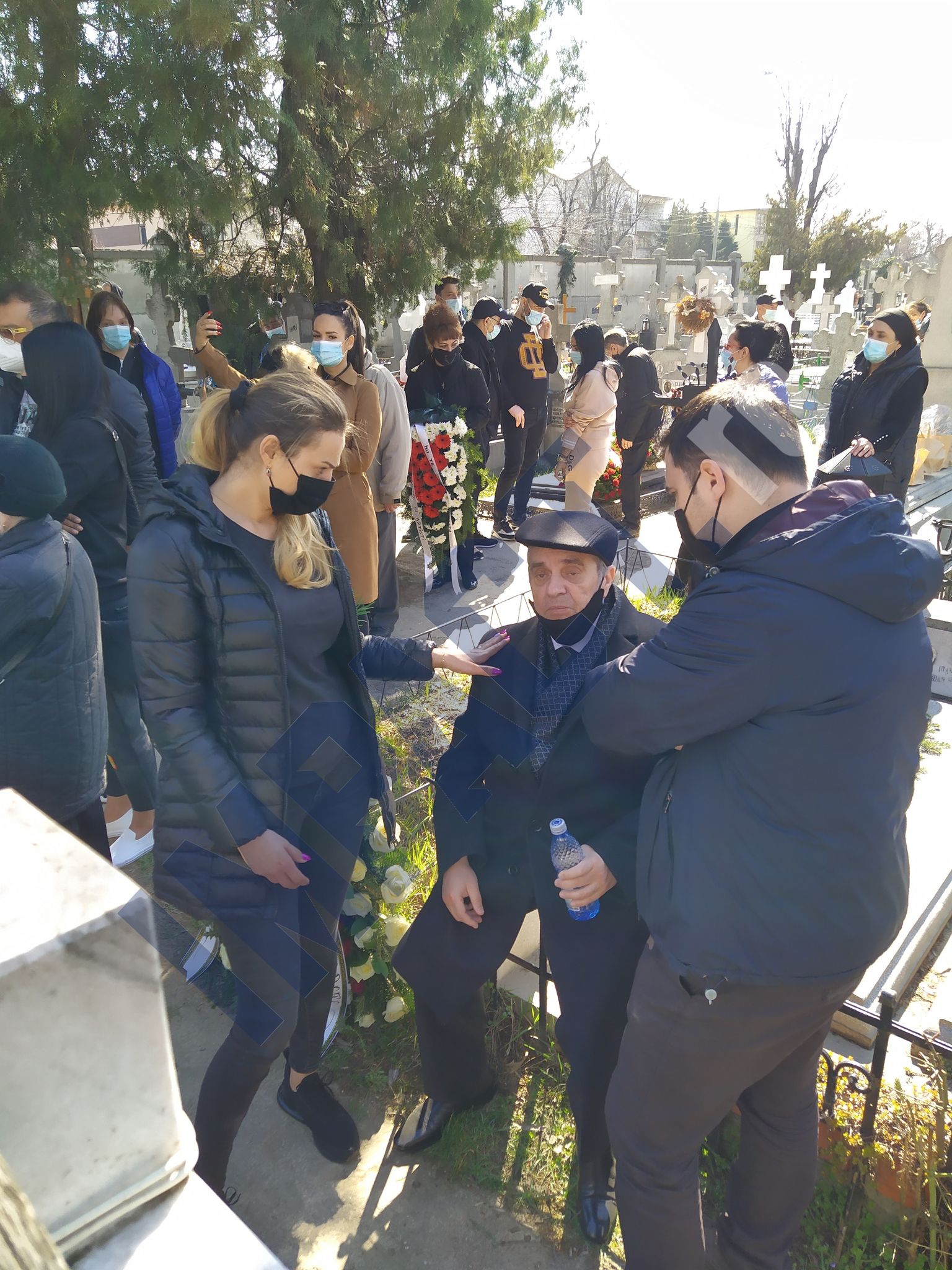 Imagini pline de durere de la înmormântarea Corneliei Catanga