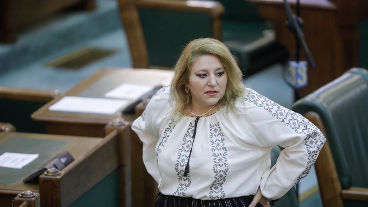 În mai puțin de 2 luni, senatoarea a reușit să ajungă în Parlamentul României