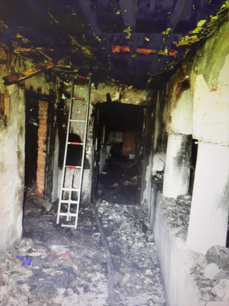Incendiu devastator în Dolj, în urma căruia au murit două persoane, printre care o fetiță de 8 ani. Cum s-a petrecut tragedia