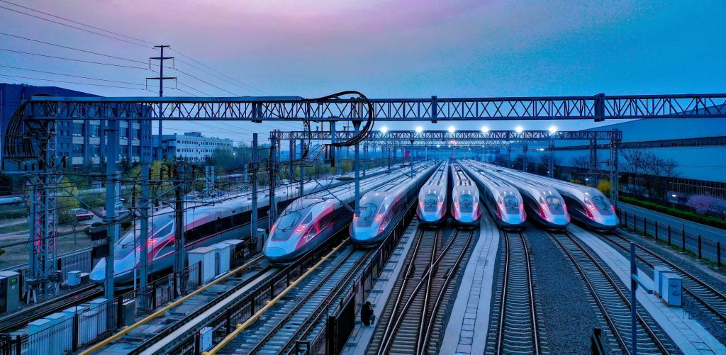 Cel puțin 9 morți și 45 de răniți, după ce un tren a deraiat în India. Imagini greu de privit VIDEO