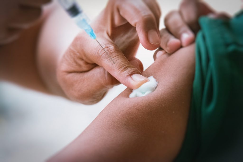 Motivul pentru care unele persoane au reacţii puternice la vaccin. Acum totul e clar
