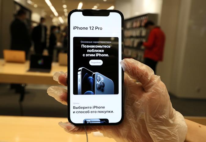 Telefoanele iPhone din Rusia vin cu un set de aplicații preinstalate aprobate de către guvernul rus