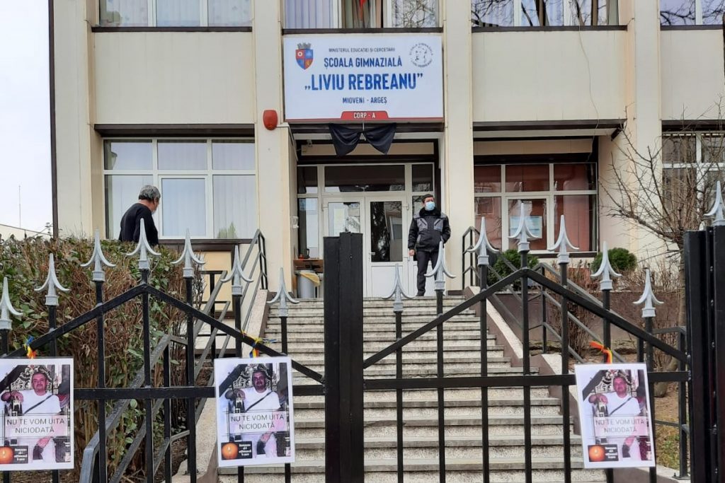 Un profesor din Mioveni a murit după ce a făcut vaccinul anti-Covid. Familia este în stare de șoc