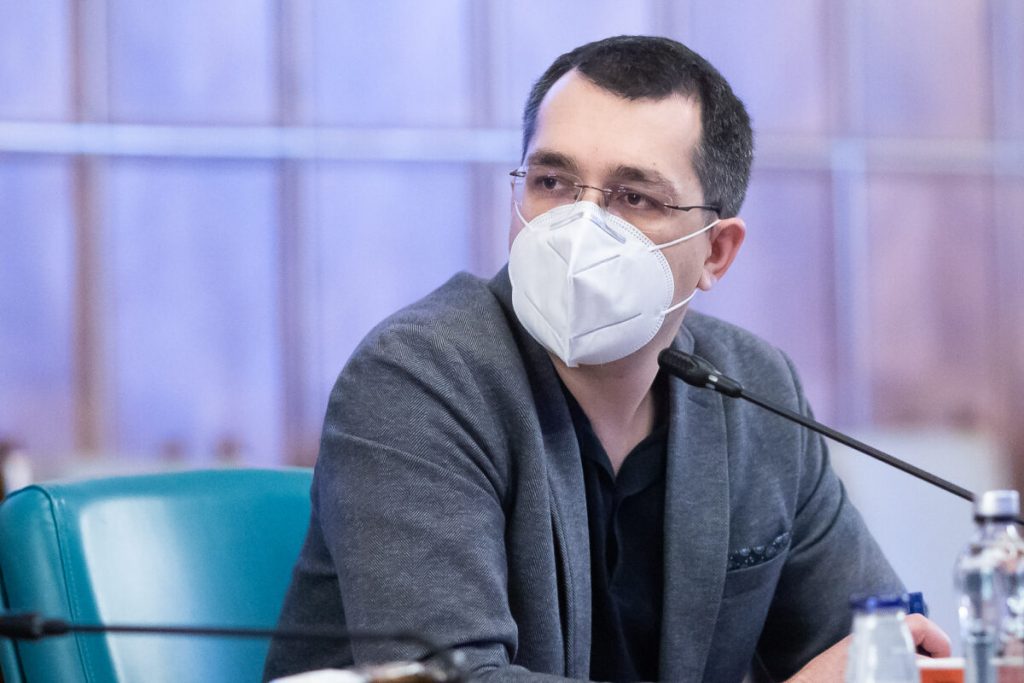 Vlad Voiculescu a dezvăluit vinovatul pentru faptul că medicii de la centrele de vaccinare nu și-au primit banii. ”Eu am aflat ieri”