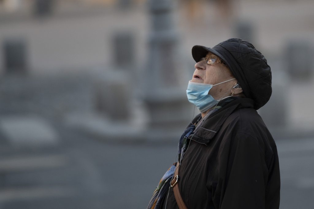 „Obligativitatea purtării măștii este o inepție”. Un cunoscut medic român face acuzații grave