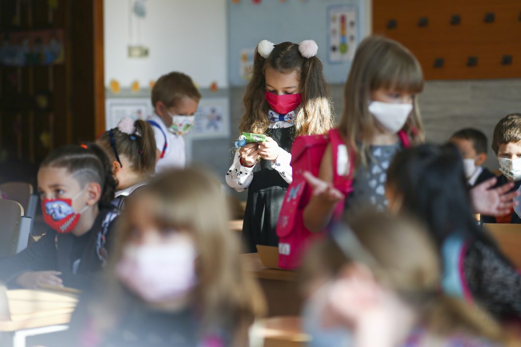 Elevii din toate școlile din România vor avea parte de cursuri inedite despre egalitatea de gen. Și profesorii vor lua parte la ele