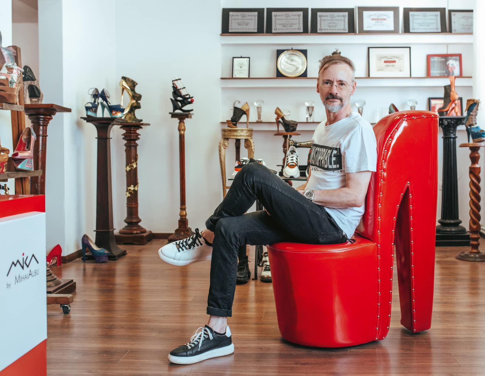 Cum își îngrijește Mihai Albu mama