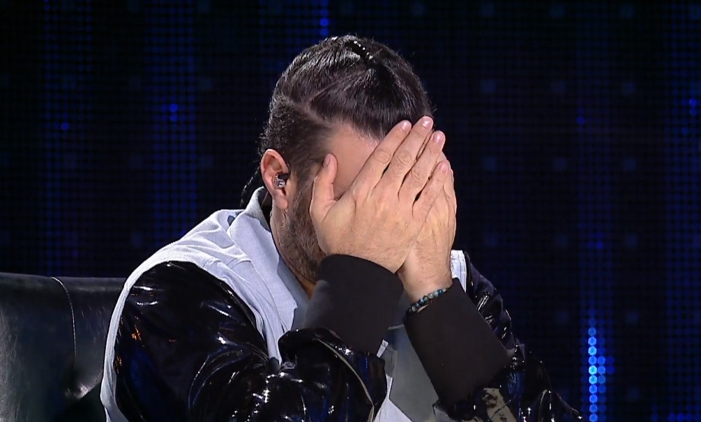 Cântăreaţa celebră a recunoscut tot. I-a spus lui Smiley, de faţă cu toată lumea. „Te pup, nu te-am uitat”