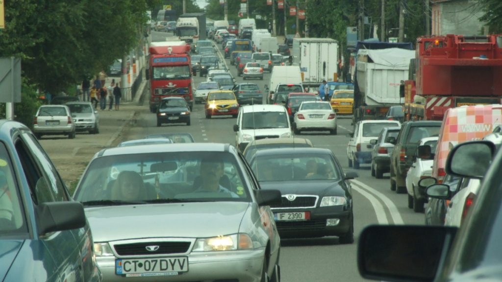 Amenzi mari pentru şoferii care obişnuiesc să ţină asta pe scaunul din faţă. Legea e clară