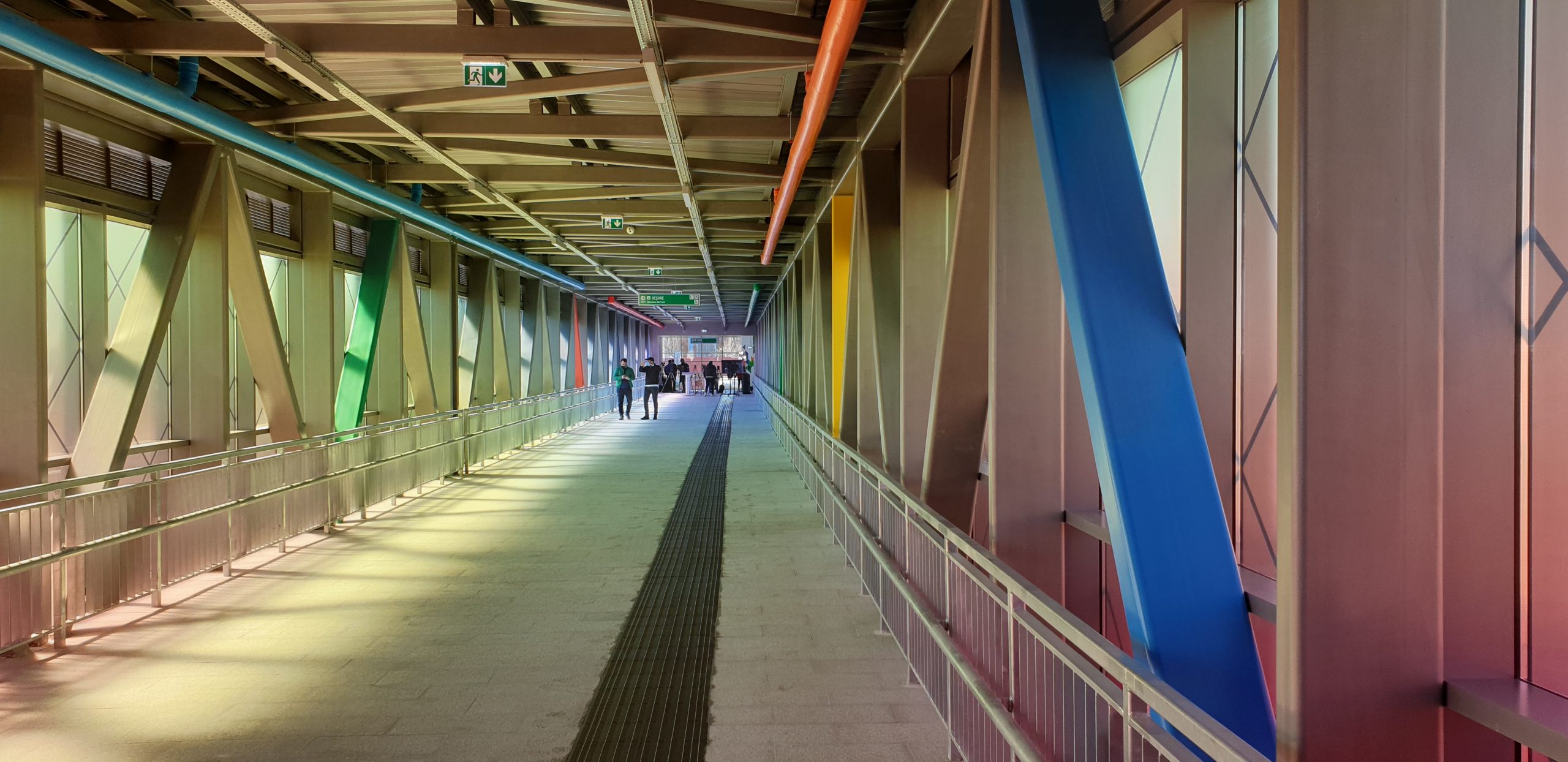 Pasarela pietonala care face legatura dintre Sectorul 4 si orasul Popesti-Leordeni, finalizata