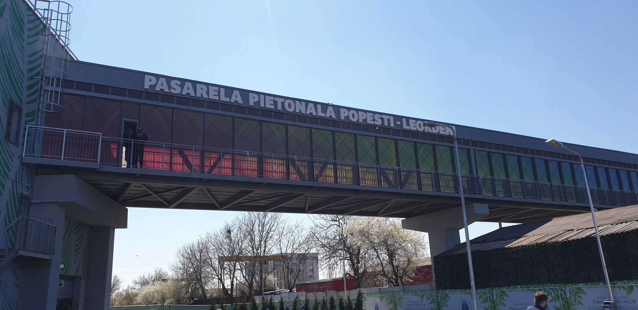 Pasarela pietonala care face legatura dintre Sectorul 4 si orasul Popesti-Leordeni, finalizata