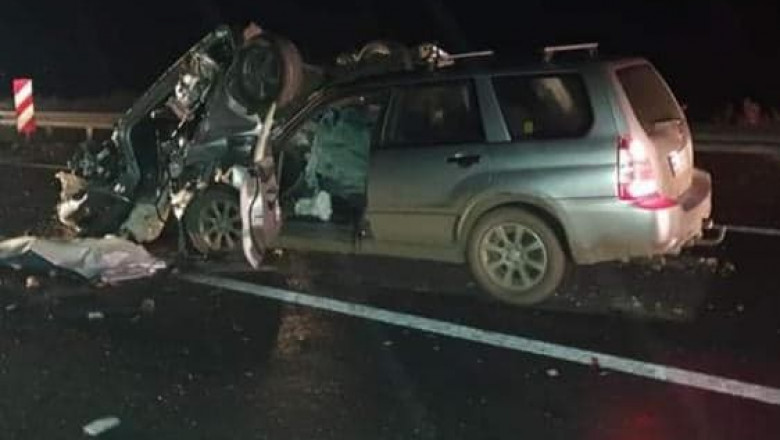 Accident auto grav în Vaslui, după ce o mașină a lovit un TIR oprit pe marginea drumului. Patru oameni au decedat pe loc