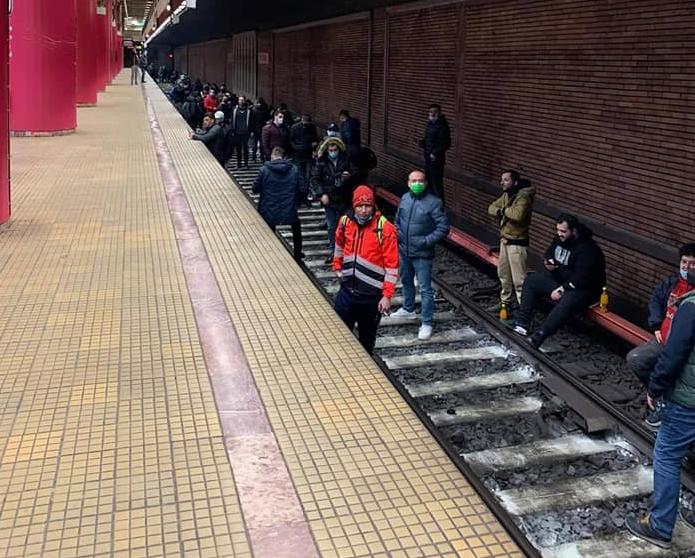 Acum o saptamana, angajatii metroului au apelat la o greva spontana, blocand circulatia cu metroul