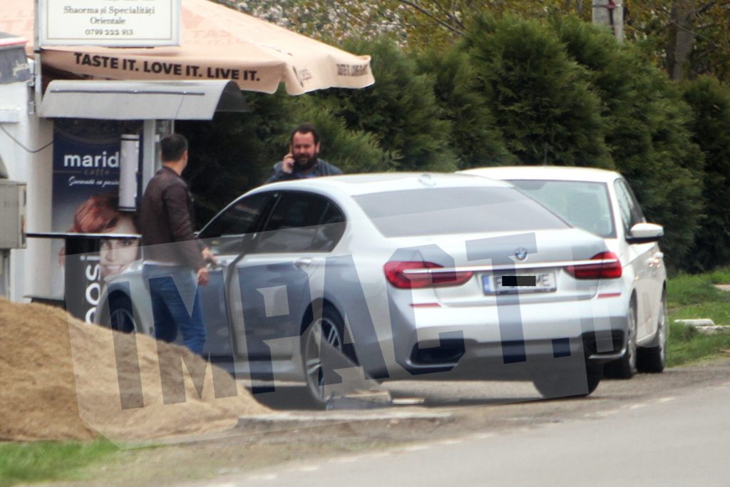 Dovada că Elena Udrea nu îşi răsfaţă soţul. Unde a fost surprins Adrian Alexandrov înainte de a merge acasă