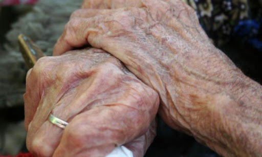 Bătrânii României au ajuns la disperare. Aleg calea străinătății pentru o pensie decentă