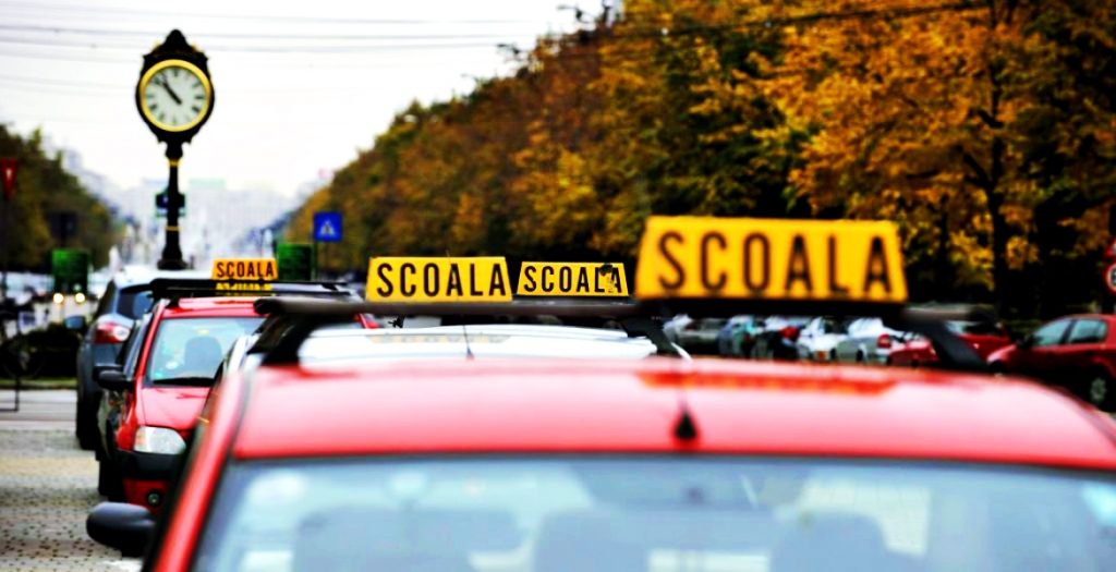 Ce preț are școala de șoferi în București, comparativ cu alte localități