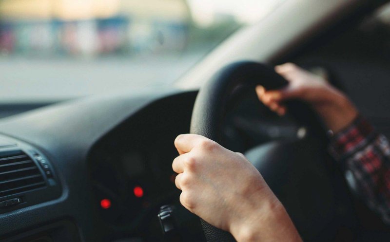 Copil de 14 ani, prins în timp ce timp ce conducea un autoturism pe DN 24 C