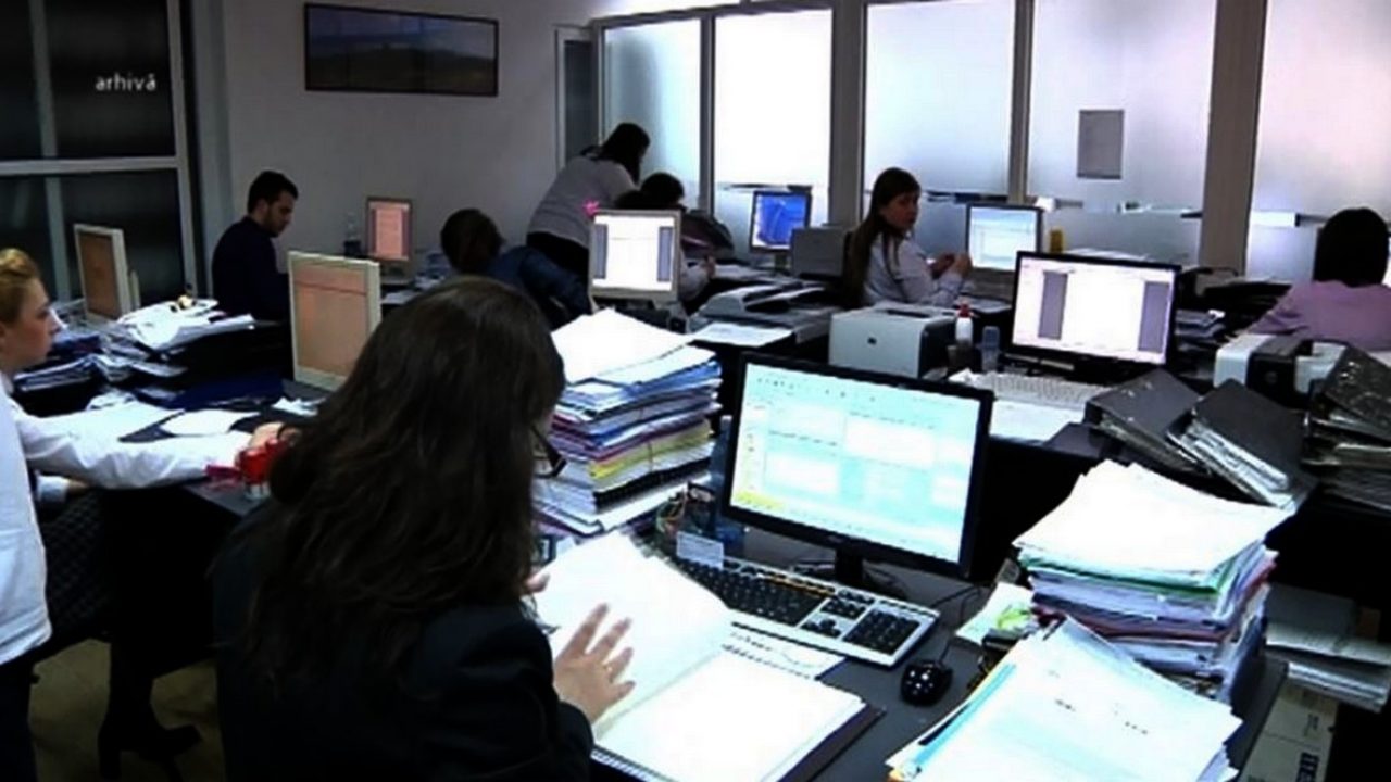 Cu cat vor fi reduse, de fapt, sporurile angajatilor la stat