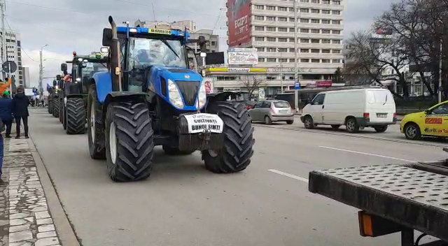 Marș cu utilaje agricole în județele din Moldova. Constănțenii au ieșit și ei în stradă, în semn de solidaritate