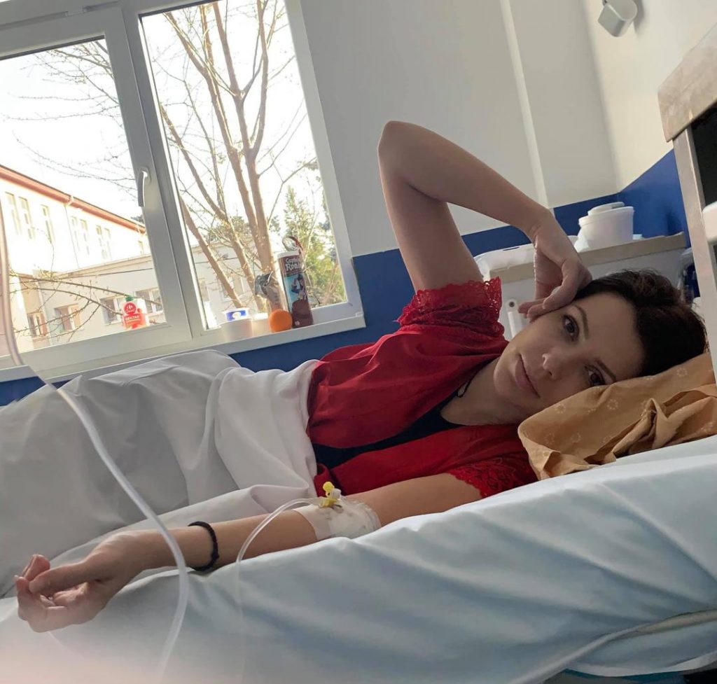 Sumele astronomice cheltuite de o cunoscută cântăreață de la noi pentru a se trata de Covid-19: ”Virusul ăsta îți dă o stare depresivă”