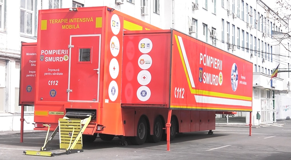 S-a aflat acum. TIR-ul de la „Babeş”, defect în curtea spitalului din Ploieşti timp de mai multe luni: „Am avut mari probleme cu TIR-ul acesta. Nici nu ţineam bolnavii acolo”