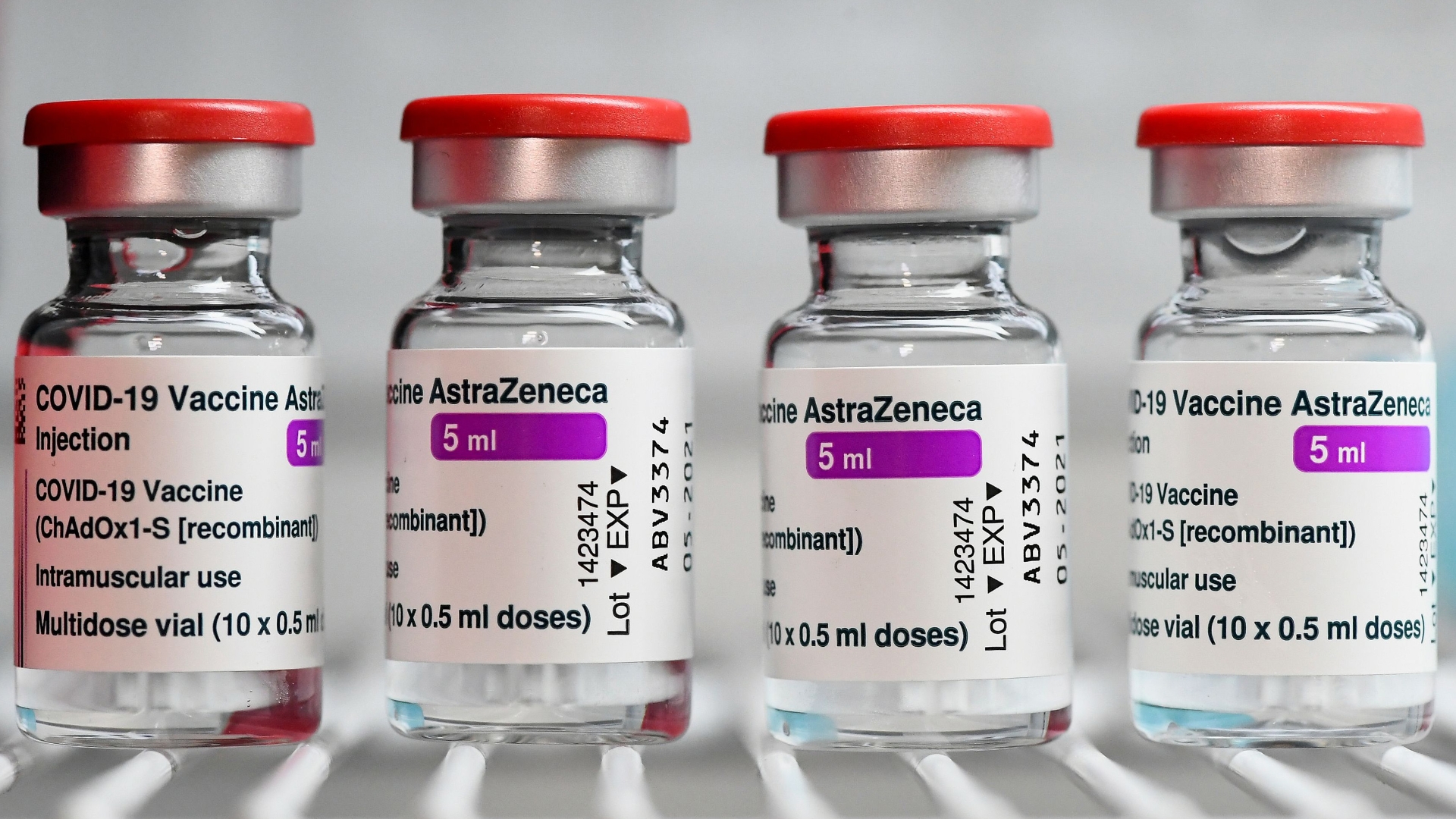 Rapelul cu AstraZeneca, înlocuit de Pfizer sau Moderna pentru persoanele de peste 60 de ani