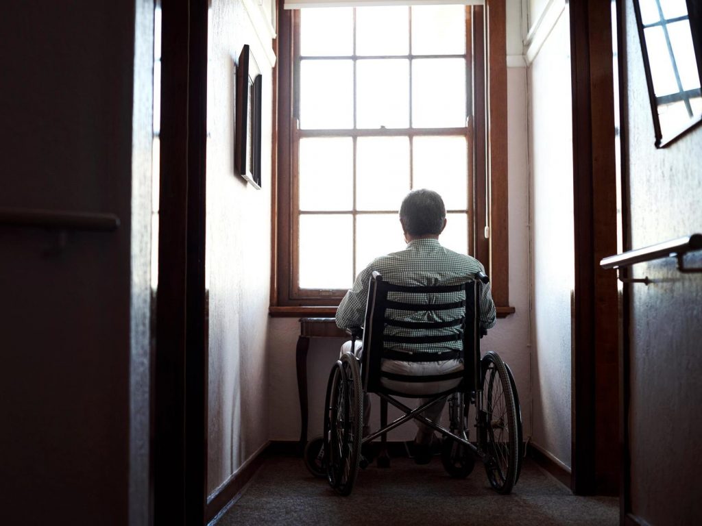 Un bătrân din Neamț a trecut printr-un adevărat coșmar. A văzut cum soţia paralizată arde de vie, neputând s-o ajute: „Este traumatizat”