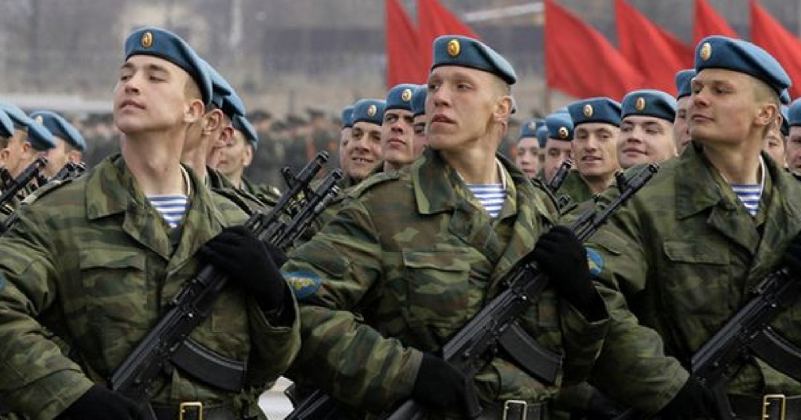 Zeci de mii de militari rusi s-au strans la granita cu Ucraina