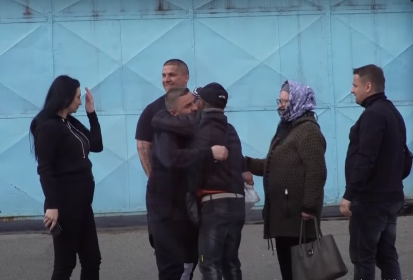 Cum sarbatoresc interlopii eliberarea din puscarie. Imagini needitate de la Penitenciarul Iasi. VIDEO