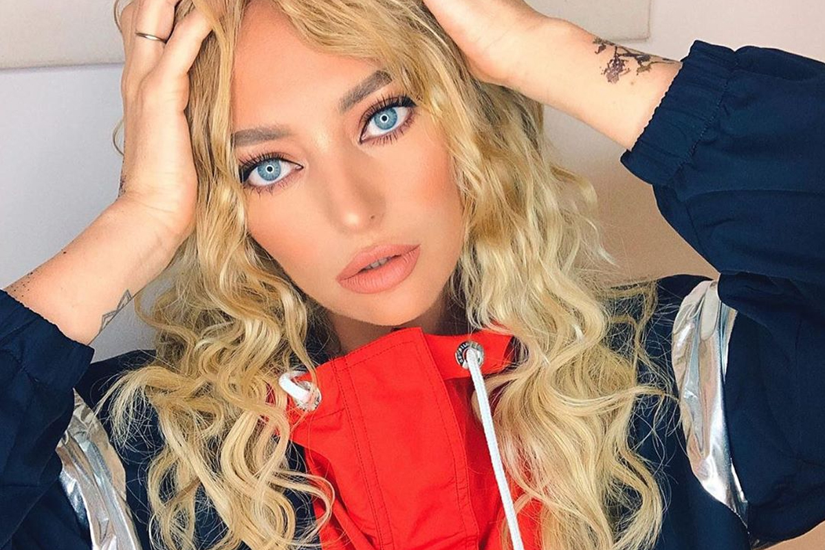 Delia, look bizar, pe internet. Cum s-a pozat jurata de la iUmor