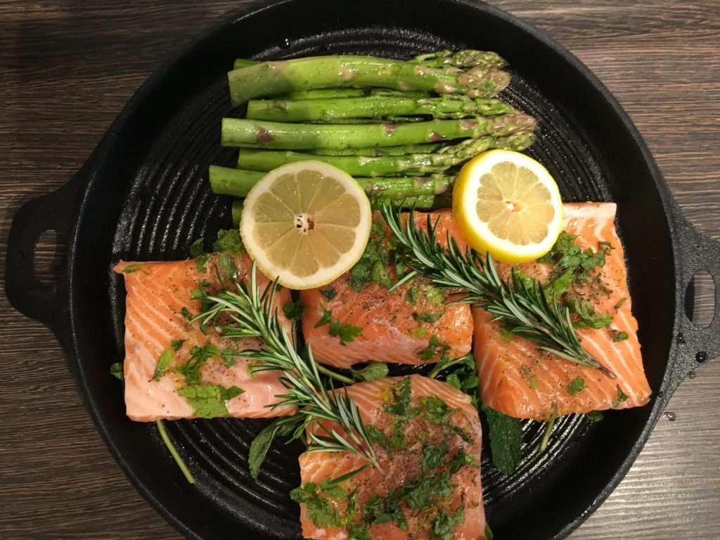 Cum se mănâncă, de fapt, peștele. Cele mai bune sosuri și garnituri pentru el