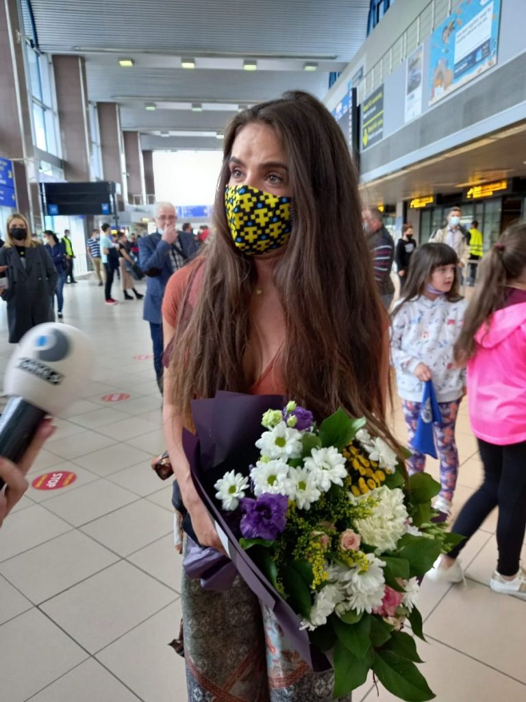 Mellina de la Razboinci a revenit in tara