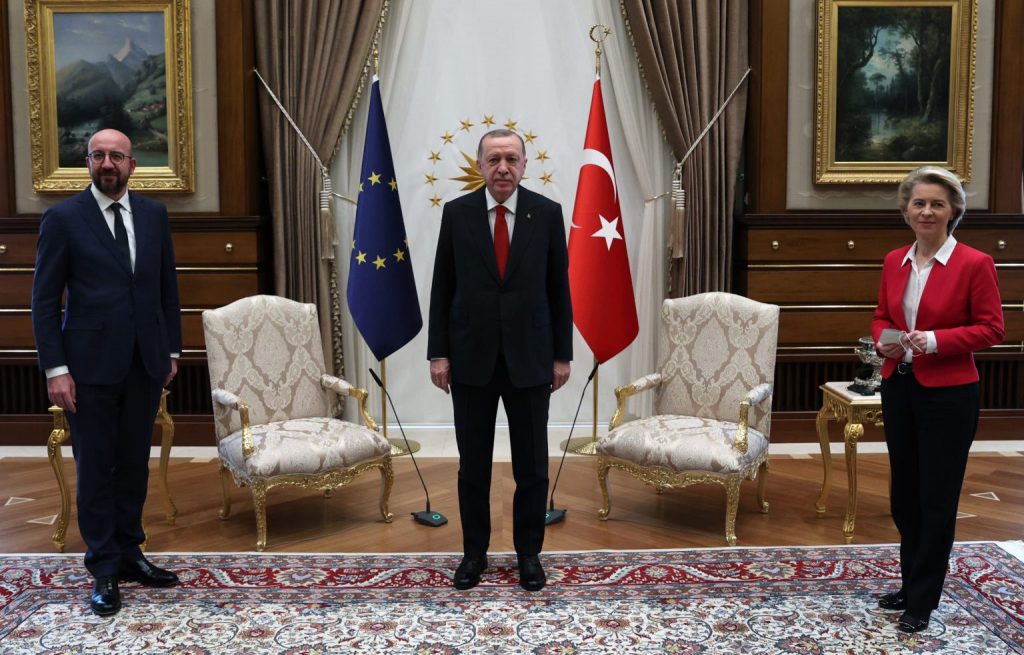 Ce apărut pe rețelele sociale după momentul stânjenitor cu șefa Comisiei Europene și Recep Erdogan. Președintele Turciei o lăsase fără scaun pe Ursula von der Leyen