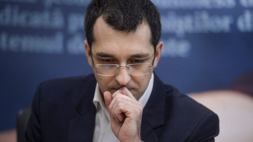 Vlad Voiculescu, înregistrat fără să știe. Ce a putut să spună ministrul Sănătății: „Ce să facem?”