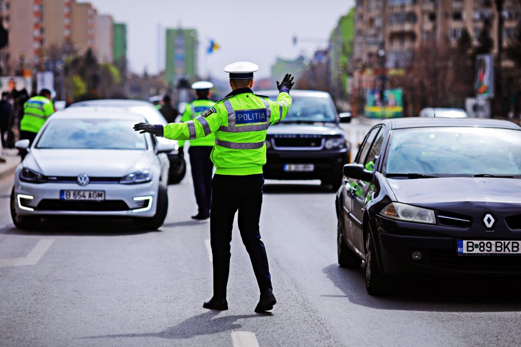 Care este, de fapt, cel mai mic salariu din Poliția Română și cui îi intră lună de lună pe card