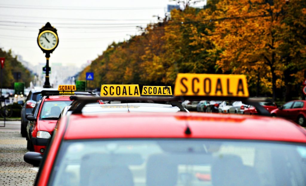 Cât timp durează școala de șoferi și cât este valabilă aceasta