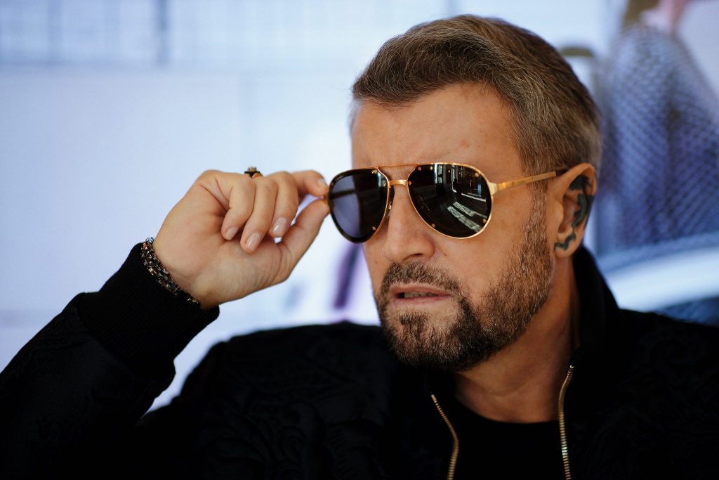 Cătălin Botezatu a luat lecții de la un român implicat în Jaful Secolului. Designerul era încântat: ”O experiență unică”