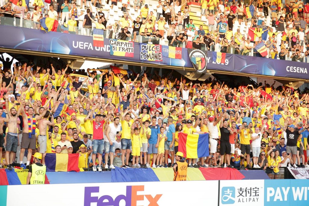 Regulile de comportament pe stadion, în pandemie. La un scaun ocupat vor urma trei scaune libere