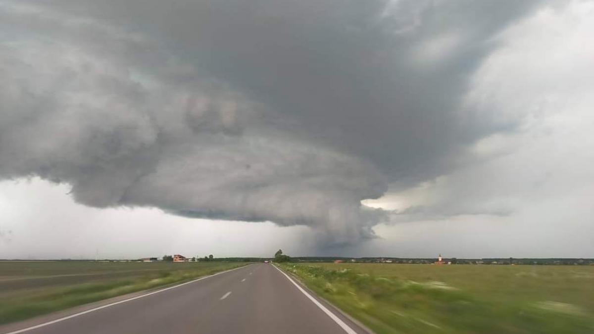 Furtunile violente se prelungesc pana sambata