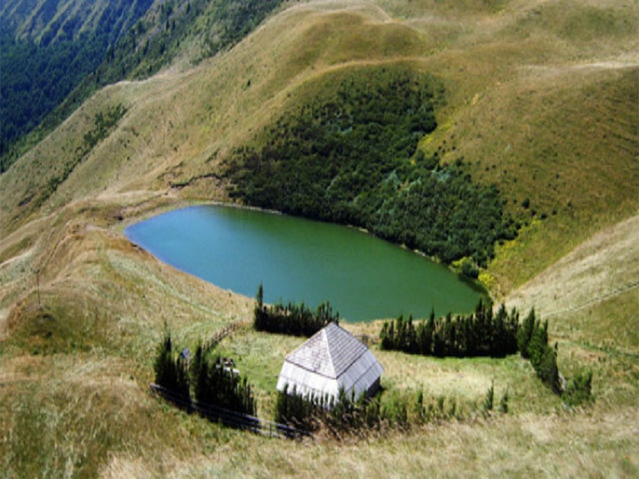 Legendele tesute in jurul Lacului fara fund din Romania
