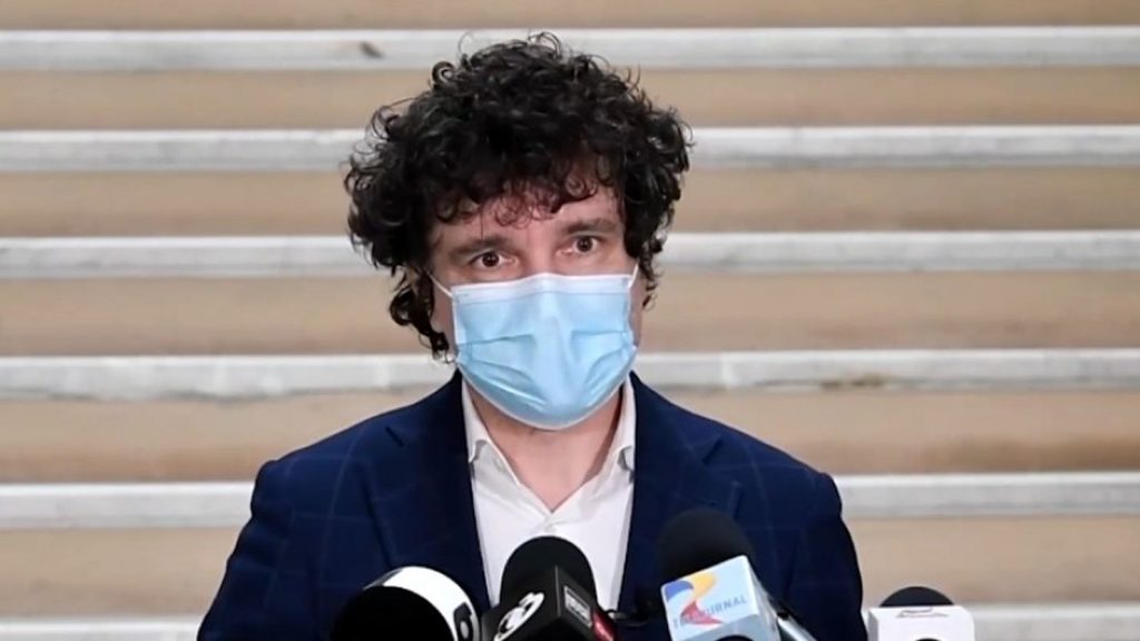 Nicușor Dan, replică genială dată jurnaliştilor după ce a fost întrebat dacă a rămas fără frizer. Edilul nu s-a putut abţine. Video