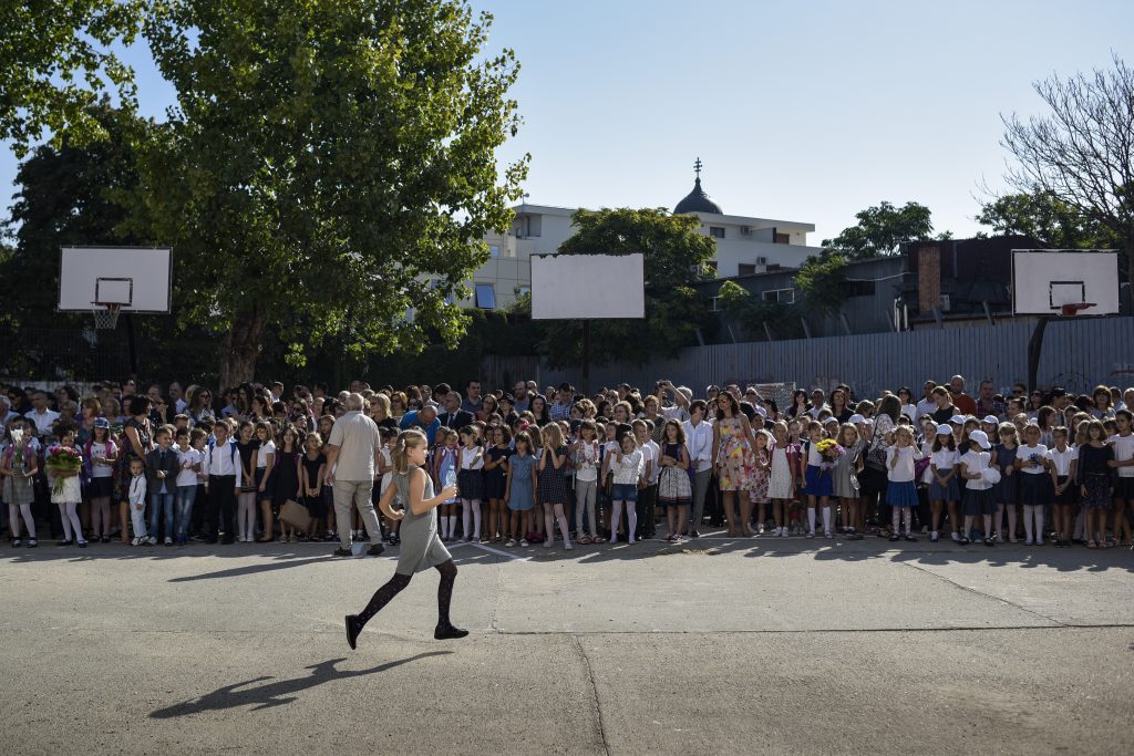 Noutate importantă pentru tineri în România. Ce gratuitate specială vor avea