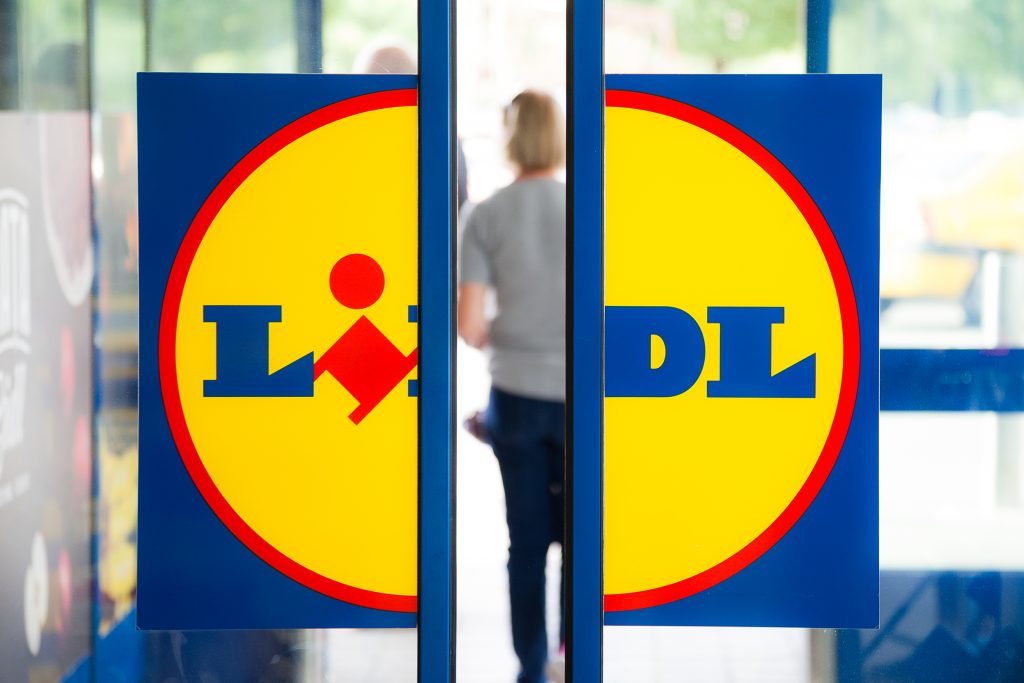 Noutate la Lidl. Primeşti bani dacă faci cumpărături. Cum obţii cupoanele PLUS