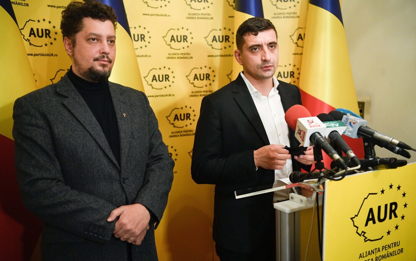 Românii și-au pierdut încrederea în mai multe personalități din politică