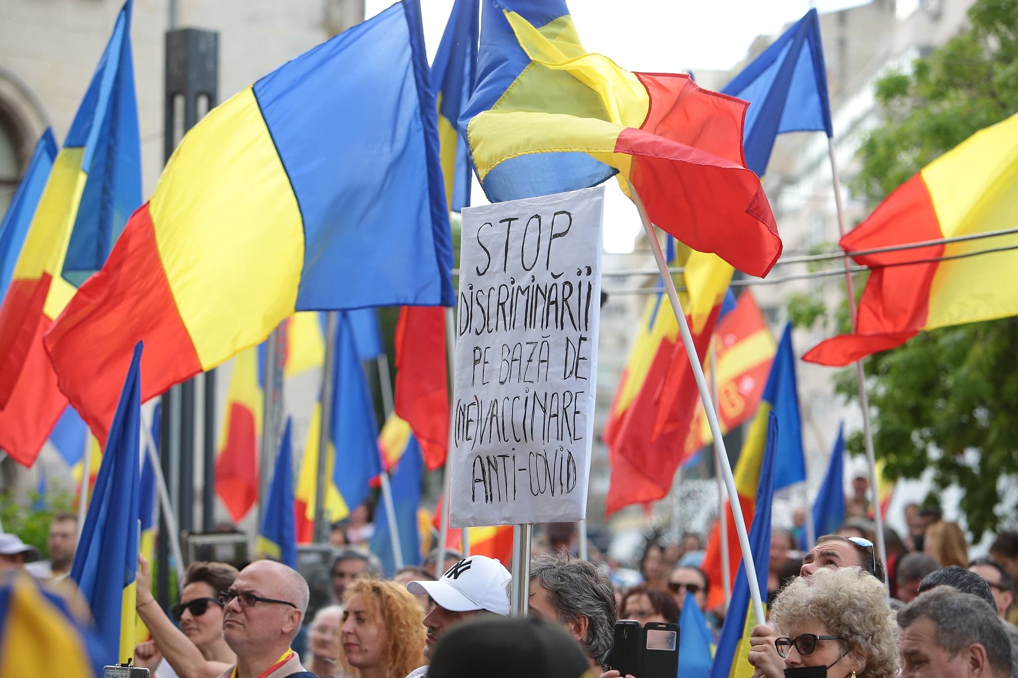 În ciuda măsurilor de relaxare, românii au ieșit în stradă să protesteze